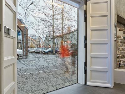 Evening Walk: What is the tourist´s perception of Icelandic art in the city centre?