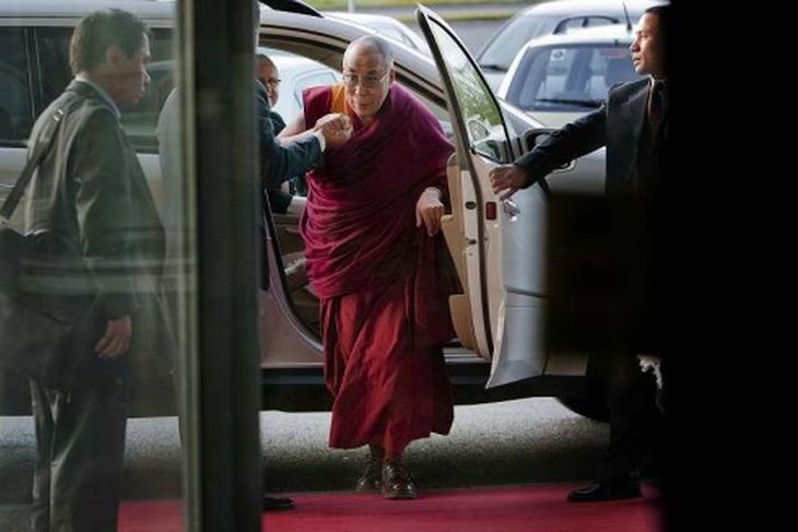 Dalai Lama kemur til Hilton hótels á sunnudagskvöld.