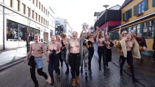 dråbeformet bryster nøgen babe dråbeformet bryster nøgen babe