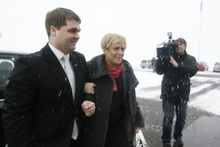 Ingibjörg Sólrún Gísladóttir, formaður Samfylkingarinnar kemur á Bessastaði laust fyrir hádegi.