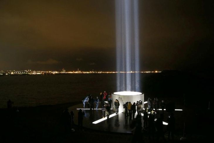 Listaverkið er tákn fyrir baráttu Ono og Lennon fyrir heimsfriði.