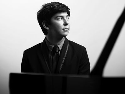Bezhod plays Rachmaninoff