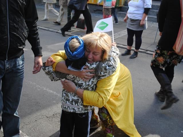 Free hugs