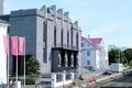Hverfisgata Þjóðleikhúsið er afgirt frá götunni vegna framkvæmdanna.
