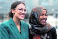 Óæskilegar? Alexandria Ocasio-Cortez (t.v.) og Ilhan Omar, tvær þingkvennanna sem Trump hefur sagt að fara aftur til heimalanda sinna.