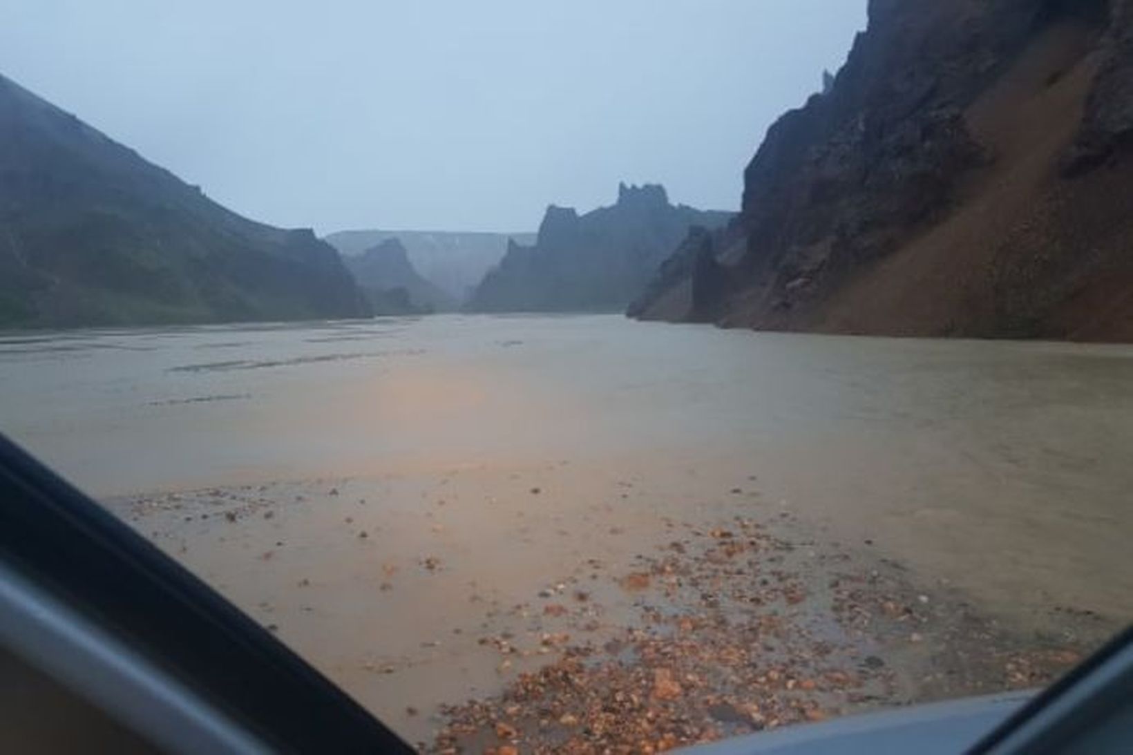 Miklir vatnavextir hafa verið á hálendinu.