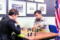 Sigurvegari Levon Aronjan, til hægri, að tafli í St. Louis. Sergei Karjakin situr andspænis honum.