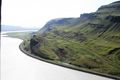 Gaukshöfði Gamli þjóðvegurinn inn Þjórsárdal liggur uppi á höfðanum, um Goludal, en sá nýi á grjótgarði úti í Þjórsá, framan við höfðann.