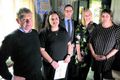 Norska húsið F.v.: Óðinn Þórarinsson framkvæmdastjóri, Hjördís Pálsdóttir safnstjóri, Jakob Björgvin Jakobsson bæjarstjóri, Kristín Björg Ólafsdóttir sérfræðingur og Wioletta Maszota veðurathugunarmaður.