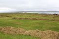 Hrakin hey Ekki verða mikil verðmæti úr heyinu sem liggur í görðum á túnum sem bóndinn á Syðri-Brekkum nytjar á nágrannajörð. Þarna hefur það legið í úrkomu og þoku í á þriðju viku. Þá standa grös óslegin á mörgum túnum.