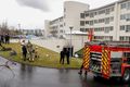 Hættuástand Lögregla og slökkvilið var með mikinn viðbúnað þegar tilkynnt var um eld í bílakjallara við Sléttuveg í Reykjavík. Brennuvargur hafði þá skömmu áður kveikt í dekkjum og öðru rusli sem geymt var í kjallaranum.