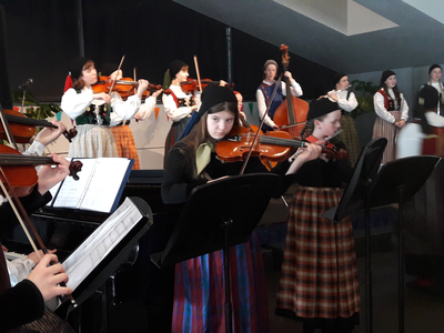 FUN WITH ICELANDIC FOLK MUSIC AND DANCE!