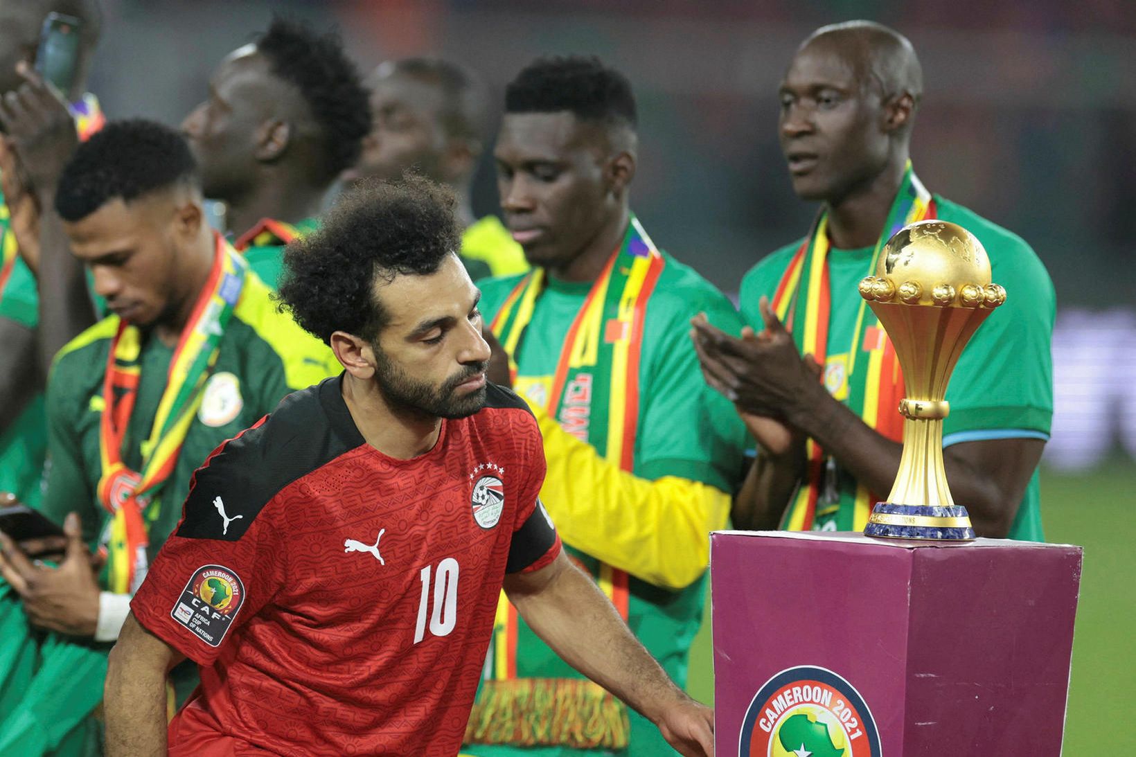Mohamed Salah gengur svekktur framhjá Afríkubikarnum eftir tap Egyptalands fyrir …