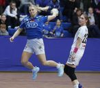 Lena Margrét Valdimarsdóttir sækir að Greta Kavaliuskaite í Safamýrinni í ... Lena Margrét Valdimarsdóttir sækir að Greta Kavaliuskaite í Safamýrinni í kvöld.