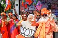 Fögnuður Stuðningsmenn stjórnarflokksins BJP fagna kosningasigri hans í indversku borginni Bangalore.