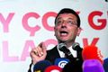 Nýr borgarstjóri Ekrem Imamoglu heldur sigurræðu sína í gær.