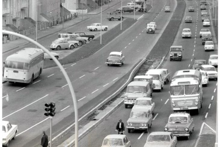 Hægri umferð var tekin upp að morgni 26. maí árið 1968.