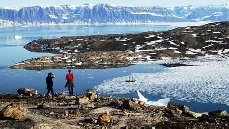 Grænland Séð fyir hluta Scoresbysunds á Austur-Grænlandi, stærsta fjörð heims.