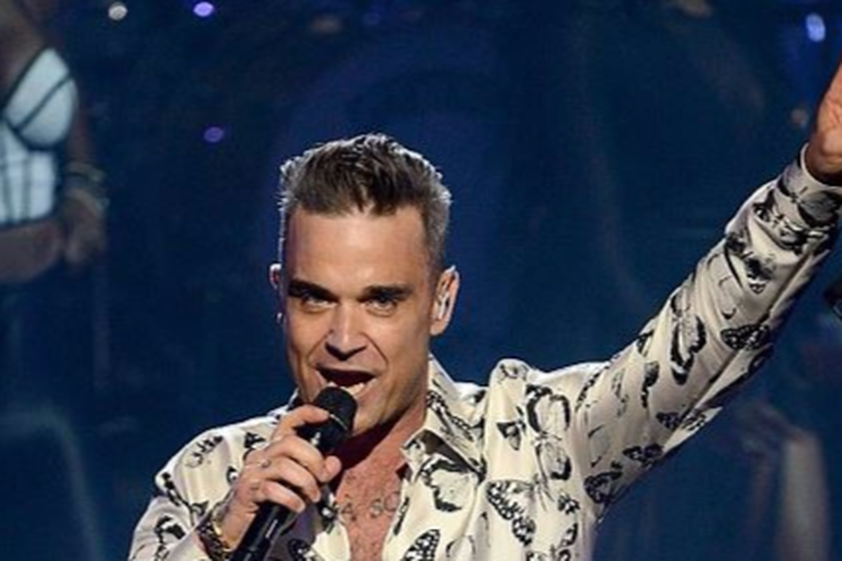 Robbie Williams hefur reynt að endurvekja hárvöxtinn án árangurs.