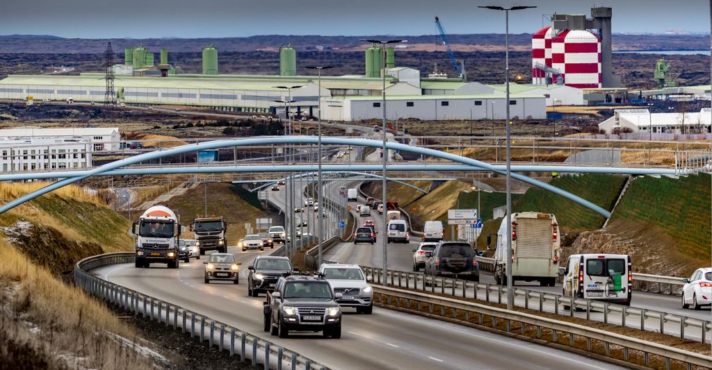 Straumsvík. Mælingar á loftgæðum á Hvaleyrarholti árið 2020 sýndu að styrkur svifryks, brennisteinsvetnis og nituroxíða lækkaði frá fyrra ári.