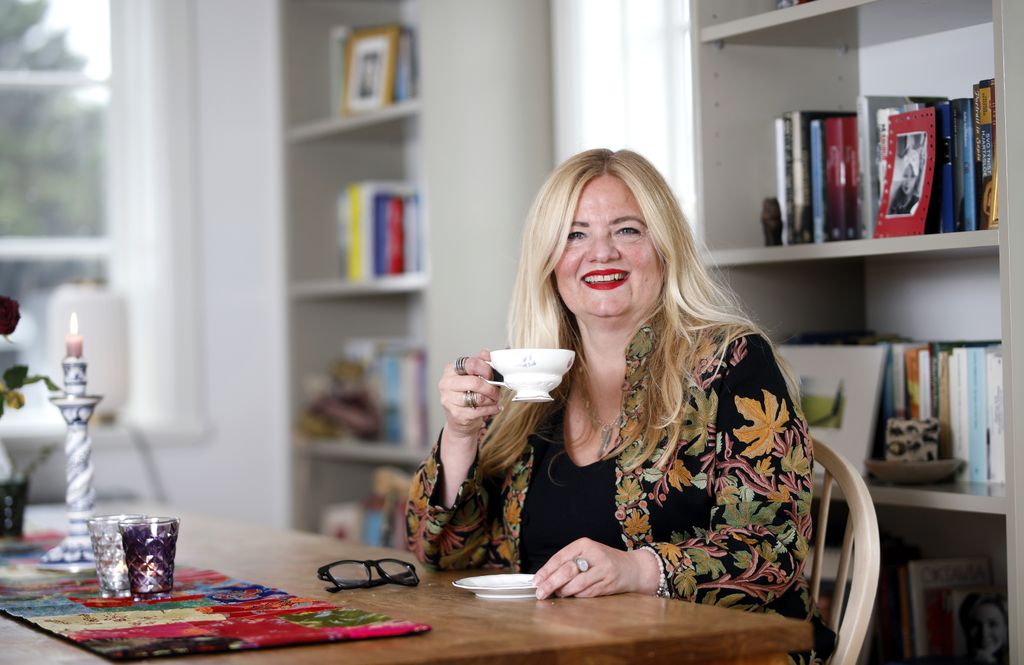 Rithöfundur Árelía Eydís Guðmundsdóttir segir góða tilbreytingu frá vísindastörfunum að skrifa skáldsögu.