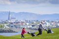 Seltjarnarnes Nálægðin við höfuðborgina er greinileg hvar sem menn eru staddir. Myndin er frá golfvellinum.