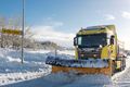 Snjóruðningur Farið er að tala um snjóruðningsforeldra, en þar er átt við foreldra sem ryðja öllum hindrunum úr vegi fyrir börn sín og fjarlægja allt sem gæti reynst þeim óþægilegt í því skyni að auðvelda þeim lífið og tilveruna.