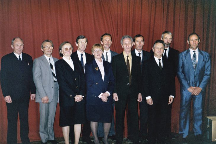 Systkinin öll saman komin árið 1994. Frá vinstri: Ólafur, Guðjón, Elín, Steinn, Sigrún, Halldór, Skúli, ...