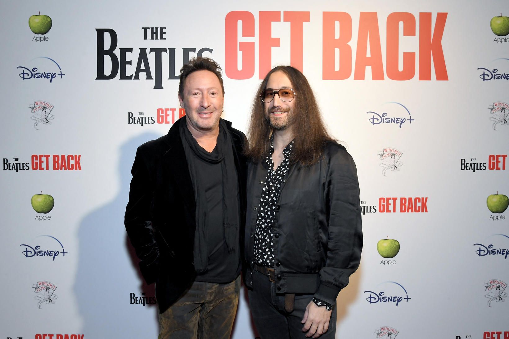 Julian og Sean Lennon við frumsýningu Get Back.