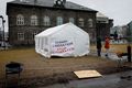 Austurvöllur Hópur hælisleitenda og stuðningsfólk þeirra stóð dögum saman fyrir mótmælum fyrir framan Alþingi. Leyfi hópsins fyrir þessu hvíta tjaldi rann út klukkan 20 í gærkvöldi og var búið að fjarlægja það þá.