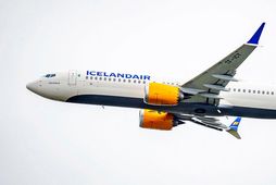 Þota Icelandair á flugi.