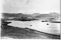 Í Hvalfirði Herskipalægið undan Hvítanesi og Hvammsvík í október 1941. USS Wasp er hægra megin við miðju myndarinnar og ber það við Þyrilsnes. Orrustuskip eru með í för ásamt olíuskipum.