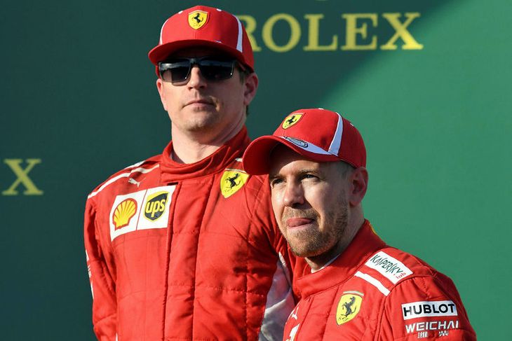 Sebastian Vettel (t.h.) segir þá Kimi Räikkönen þurfa ná meiri hraða úr Ferrarifáknum til að ...