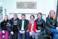 Stjórnin við Jónshús Frá vinstri: Helgi Valsson, Haraldur Páll Gunnlaugsson, Einar Arnalds Jónsson, Sveinbjörg Kristjánsdóttir, Sólhildur Svava Ottesen og Emma Magnúsdóttir. Katla Gunnarsdóttir er líka í stjórninni.