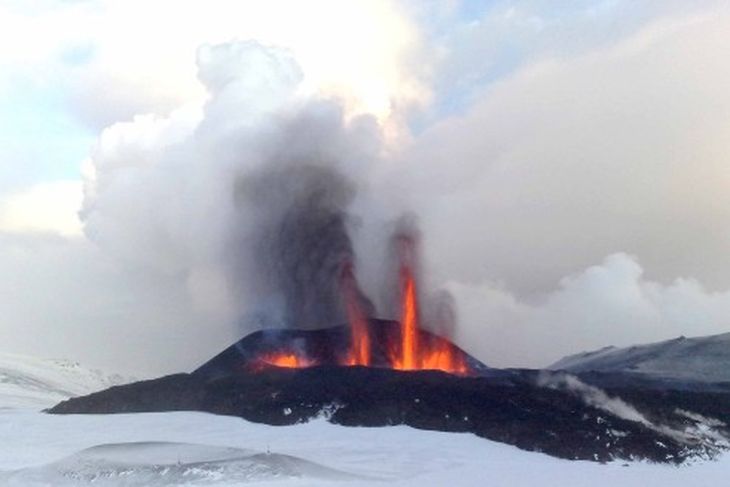 Gosið á Fimmvörðuhálsi var tilkomumikið í morgun.