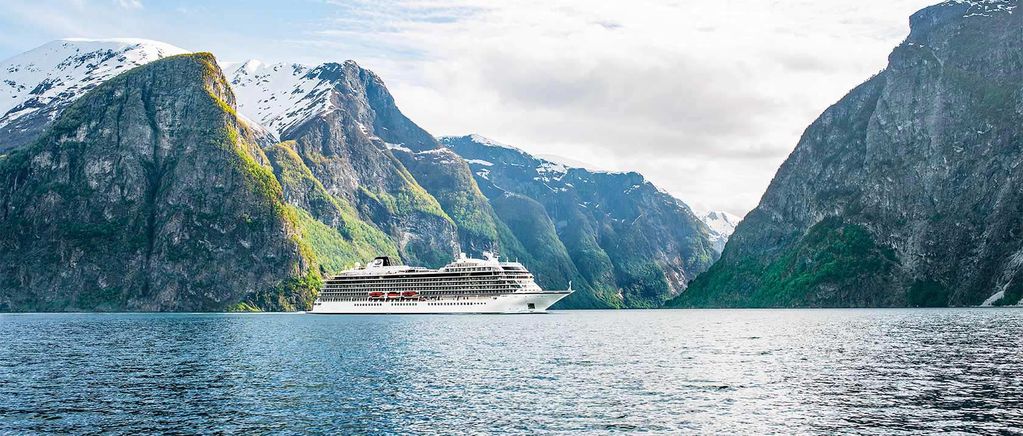Viking Sky. Er tæplega 48 þúsund brúttótonn að stærð og tekur 930 farþega.