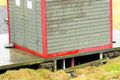 Saur „Svo nærri en samt svo fjarri“ hefur sökudólgurinn e.t.v. hugsað þegar salernisdyrnar opnuðust ekki.