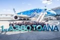 Skemmtileg Útlit fyrstu A380-breiðþotunnar af þremur sem All Nippon tekur í notkun vekur mikla athygli.