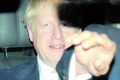 Brexit Johnson í bíl sínum er honum var ekið í útvarpsviðtal í London í gær.